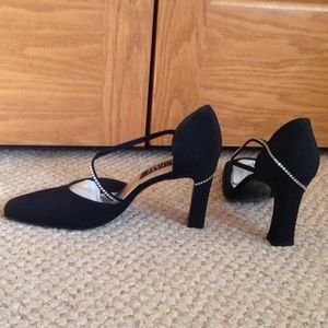 STUART WEITZMAN-Vintage Orleans Peau de Soie Pump - NEW in Box